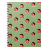 緑の上にピンクのアイスクリームカップ ノートブック (正面)