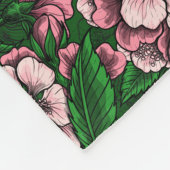 緑の上に咲くさくらんぼの木の中の青いチットの鳥 フリースブランケット (角)