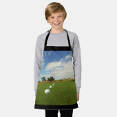 緑の上のゴルフボール、子供の完全なプリントエプロン エプロン (着用した状態)
