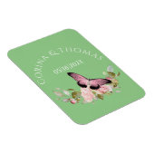 緑の上のピンクの花と結婚蝶 マグネット (右側)