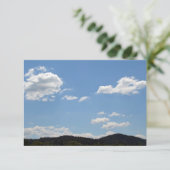 緑の丘、木、雲の風景 サンキューカード (スタンド正面)