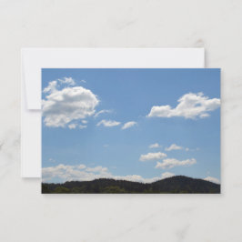 緑の丘、木、雲の風景 サンキューカード