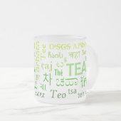 緑の中であらゆる言語のお茶 フロストグラスマグカップ (正面右)