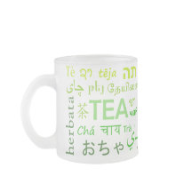 緑の中であらゆる言語のお茶