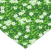 緑の中の白いジャスミン葉 ショートテーブルランナー (コーナー)