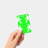 緑の中を歩く バッジ (手持ち)