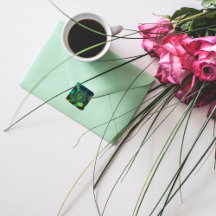 緑の円とモノグラムの濃淡