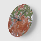 緑の剥がれた塗料が錆た金属 ラウンド壁時計 (傾斜)