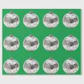 緑の包装紙に銀の飾り ラッピングペーパー (フラット)