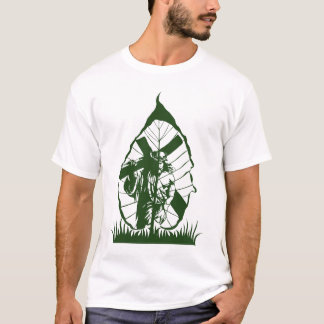 緑の十字架 - 自然が捧げるイエスへの賛歌 Tシャツ
