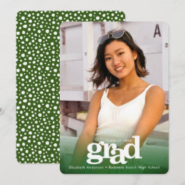 緑の卒業写真のはっきりしたタイポグラフィ 案内状