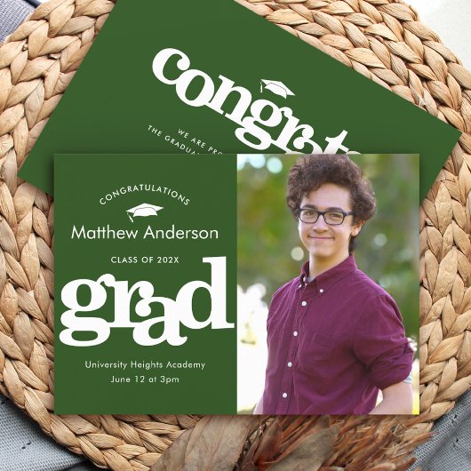 緑の卒業写真のモダンタイポグラフィ 案内状