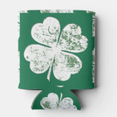 緑の地面に白い温厚な四葉クローバー 缶クーラー (裏面)