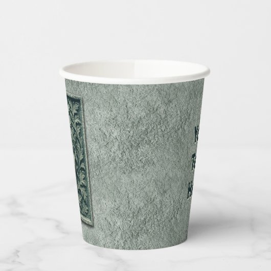 緑の女性 – 石 紙コップ (左)