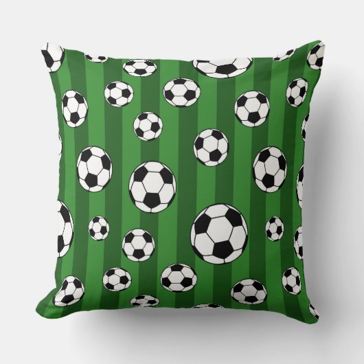 緑の子どもたちサッカーボールのパタストライプーン クッション (正面)