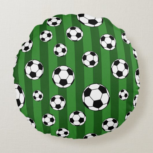 緑の子どもたちサッカーボールのパタストライプーン ラウンドクッション (正面)