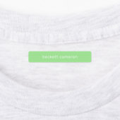 緑の子供がアイロンを衣類に付ける ラベル (貼付)