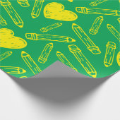 緑の学校用ラッピング紙とハートと鉛筆 ラッピングペーパー (角)