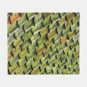 緑の屋根板のクローズアップ写真 フリースブランケット (正面(横))