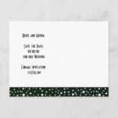 緑の山の冬の結婚式の日付を保存 案内ポストカード (裏面)