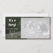 緑の幾何学的カモフラージュパーティー招待状フォトカード (正面)