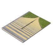 緑の座席の列間の競技場の階段 ノートブック (左側)