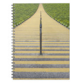 緑の座席の列間の競技場の階段 ノートブック (正面)