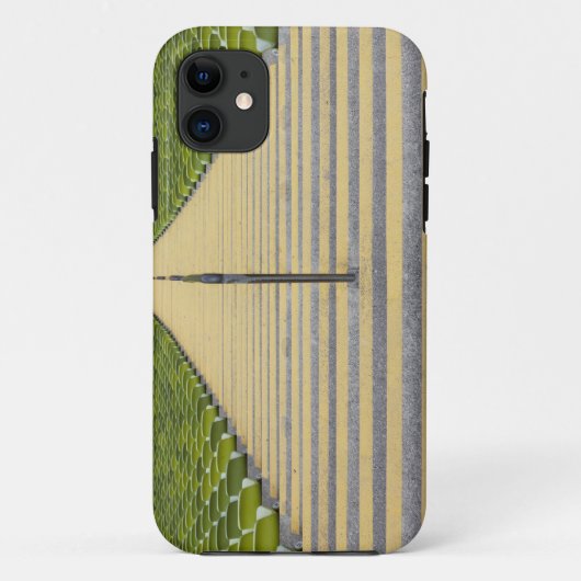 緑の座席の列間の競技場の階段 Case-Mate iPhoneケース (裏面)