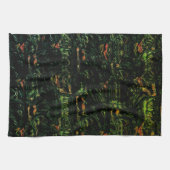 緑の打ちガラスの下の木の樹皮 キッチンタオル (横)