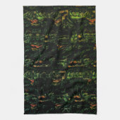 緑の打ちガラスの下の木の樹皮 キッチンタオル (縦)