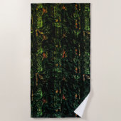 緑の打ちガラスの下の木の樹皮 ビーチタオル (正面)