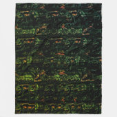 緑の打ちガラスの下の木の樹皮 フリースブランケット (正面)