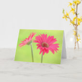 緑の挨拶状のピンクのガーベラのデイジー カード (黄色い花)