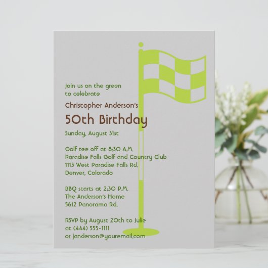 緑の旗の第50誕生日をゴルフをするゴルファーのゴルフ 招待状 (スタンド正面)