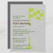 緑の旗の第50誕生日をゴルフをするゴルファーのゴルフ 招待状 (正面/裏面)