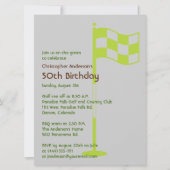 緑の旗の第50誕生日をゴルフをするゴルファーのゴルフ 招待状 (正面)