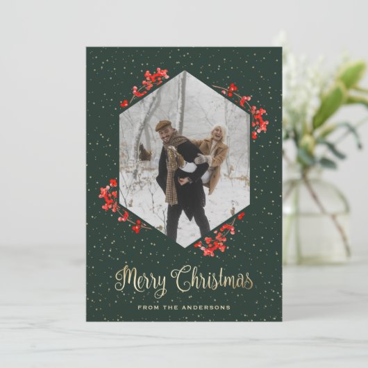 緑の書道赤い果実の雪の写真クリスマス シーズンカード (スタンド正面)
