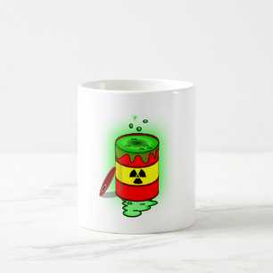 緑の有毒な廃棄物の樽。 コーヒーマグカップ