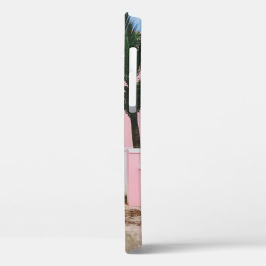 緑の木と縁の近くにあるピンクと白のコンクリートの家 Case-Mate iPhoneケース (裏面 / 左)