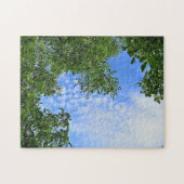 緑の木に囲まれた青離れ空写真 – ジグソーパズル (横)