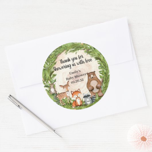 緑の木は森の動物の赤ちゃんシャワーをスライス ラウンドシール (封筒)