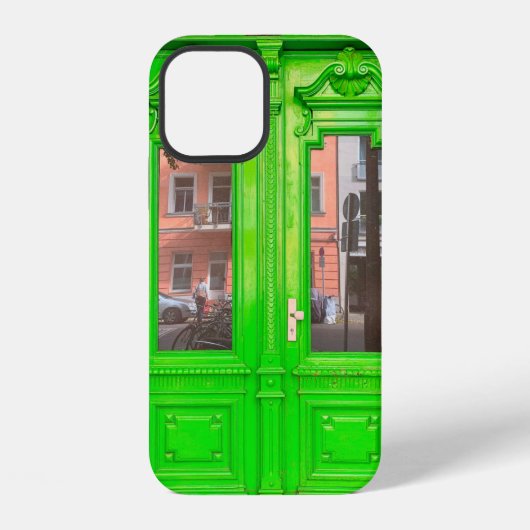 緑の木製ガラスドア iPhoneケース (裏面)