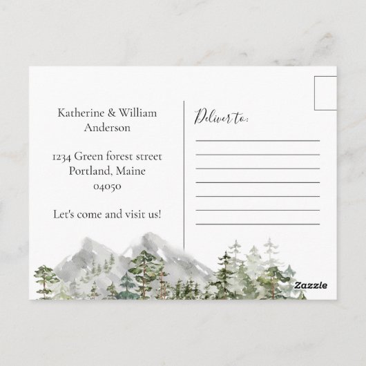 緑の松の森の中の水の色キャビン私たちは移動 ポストカード (裏面)