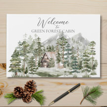 緑の松の森の森の森の中の水彩小屋