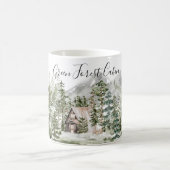 緑の松の森の森の森の中の水彩小屋 コーヒーマグカップ (中央)