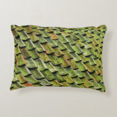 緑の板屋根のクローズアップ写真 アクセントクッション (裏面)