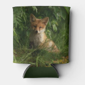 緑の森のかわいいベビーキツネ 缶クーラー (正面)