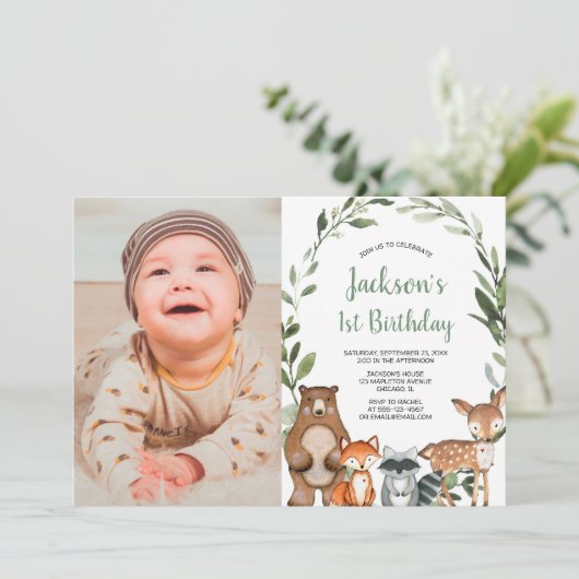 緑の森の動物の少年1歳の誕生日の写真 招待状 (スタンド正面)