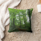 緑の森の枕を通る道 クッション (ブランケット)