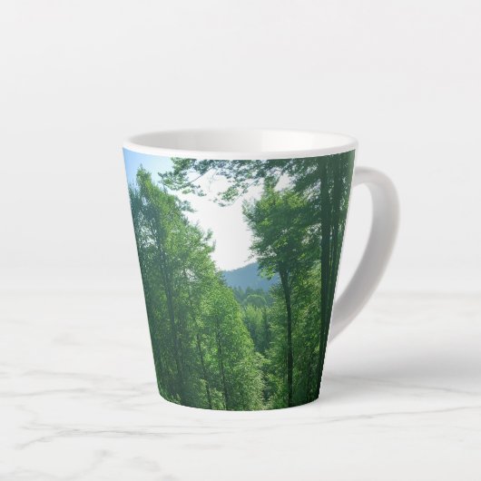 緑の森の風景写真 カフェラテマグ (右アングル)